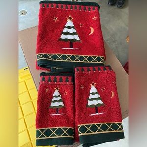 Santens Holiday Snowy Tree Embroidered Towel Set (3)